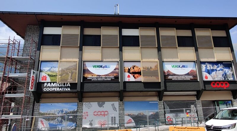 Famiglia Cooperativa Pinzolo: taglio del nastro del negozio tutto nuovo