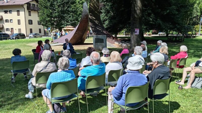 Mattinata di cultura e api al Parco del Ciclamino: successo per il libro di Sartori e l’incontro con gli apicoltori
