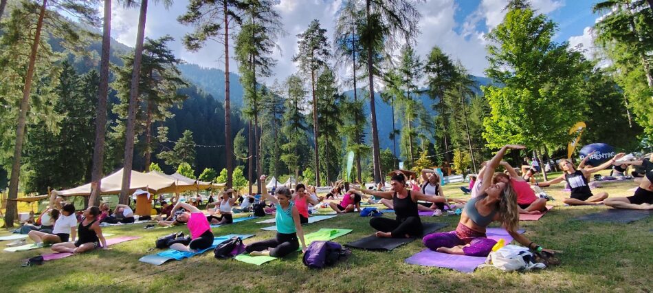 DOLOMITI WELLNESS FESTIVAL: PINZOLO ACCENDE LA PASSIONE PER IL BENESSERE OUTDOOR