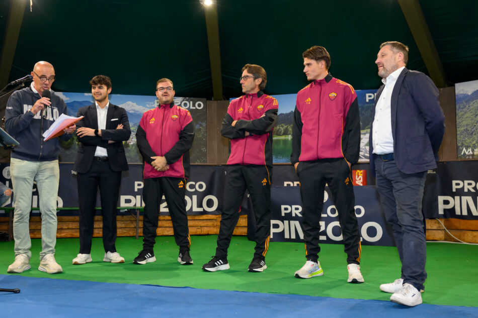 Pinzolo – Presentata la squadra giovanile della Roma in Piazza Carera