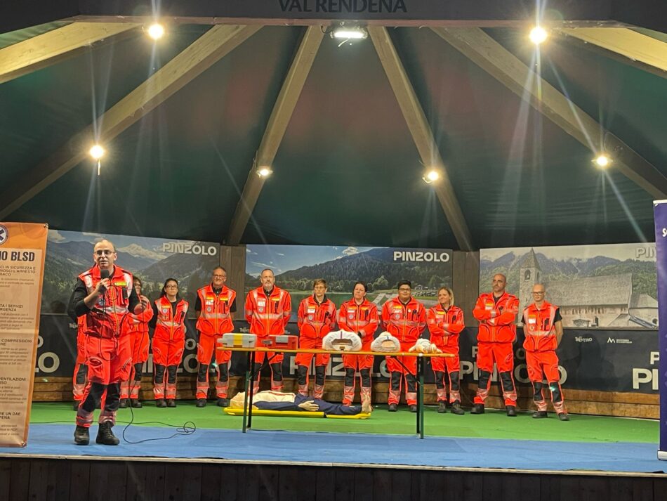 Pinzolo: Serata in piazza Carera con i volontari dall’Associazione Volontari Trasporto Infermi Alta Rendena
