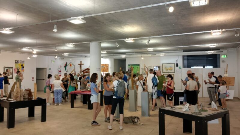 Inaugurata la mostra “Artisti in Rendena” al Paladolomiti di Pinzolo