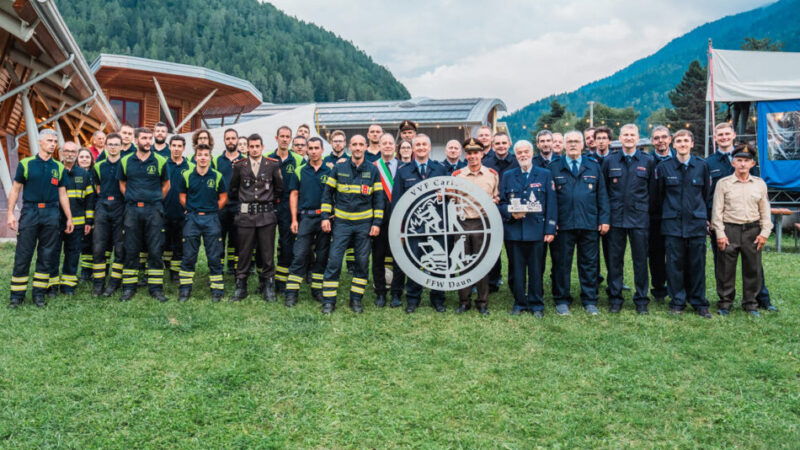 Cent’anni di coraggio e comunità: Carisolo festeggia i Vigili del Fuoco volontari