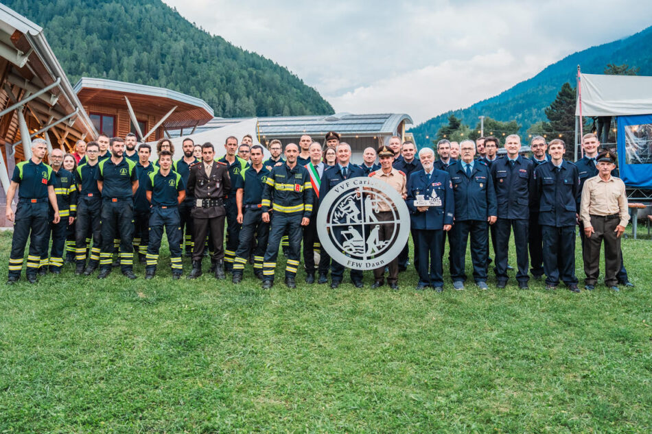 Cent’anni di coraggio e comunità: Carisolo festeggia i Vigili del Fuoco volontari