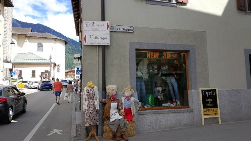 Pinzolo si prepara alle “Giovenche di razza Rendena”: le prime vetrine già allestite