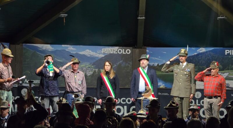 Pinzolo – Serata di ricordi ed emozioni con “Penne nere per sempre” in piazza Carera