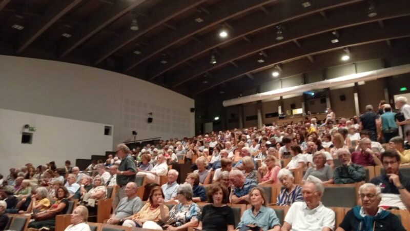 Pinzolo – Serata di cultura al Paladolomiti: riflessioni su “La Speranza” e l’animo umano