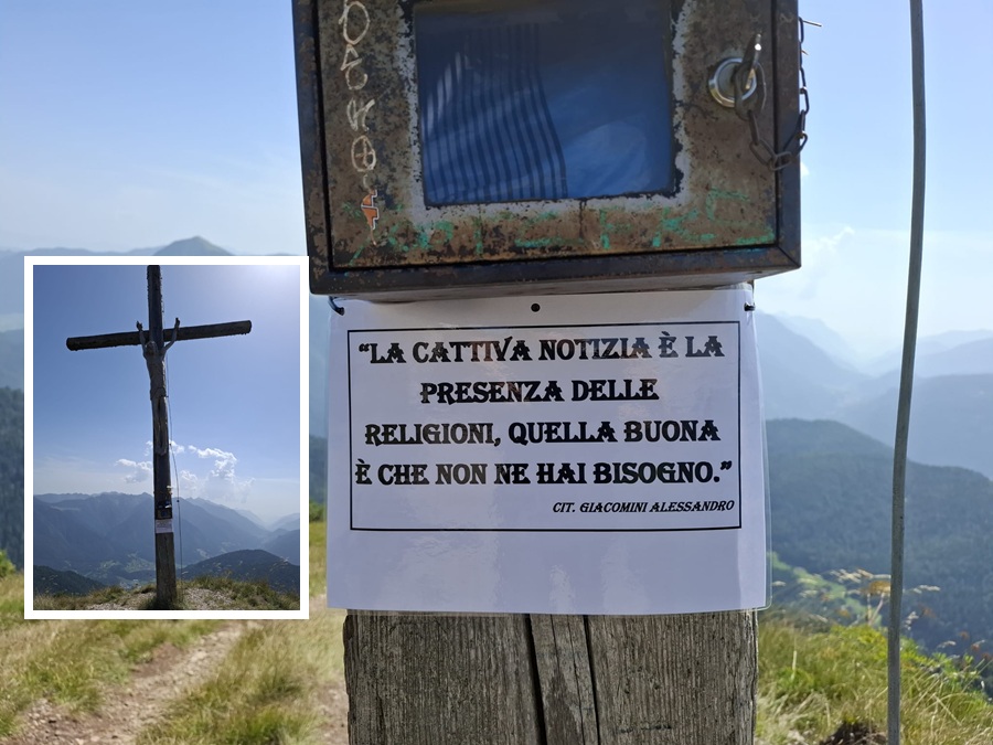 I “fans della laicità” appendono cartelli sotto le croci delle vette