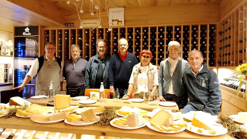 Pinzolo – Mattinata di degustazioni e valutazioni al 4° Concorso Formaggi di Razza Rendena