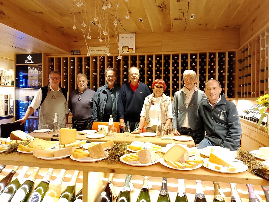 Pinzolo – Mattinata di degustazioni e valutazioni al 4° Concorso Formaggi di Razza Rendena