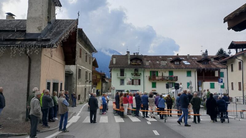Mattinata di festa nella frazione di Baldino: benedetta la nuova statua di San Gerolamo