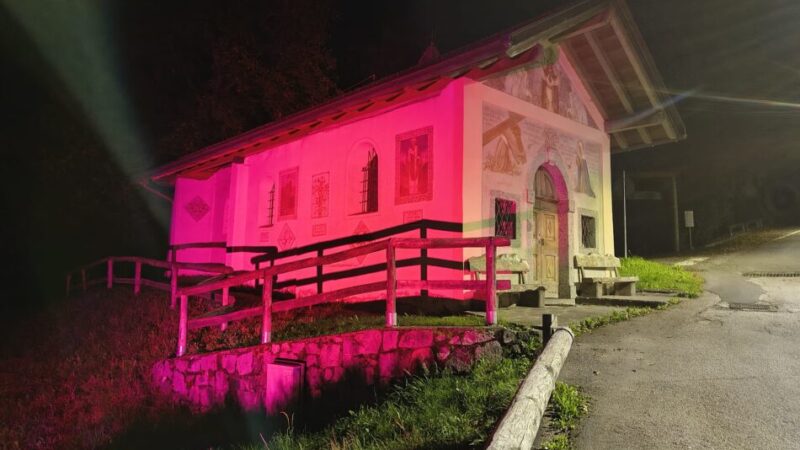 Porte di Rendena – Pafsang illuminata di rosa per la prevenzione
