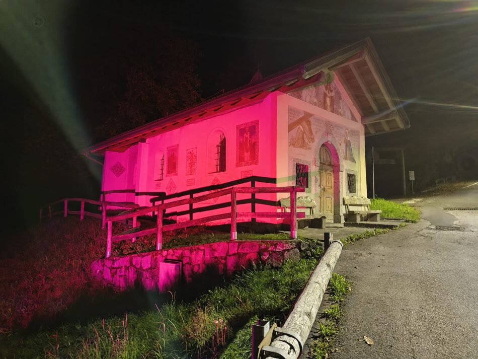 Porte di Rendena – Pafsang illuminata di rosa per la prevenzione