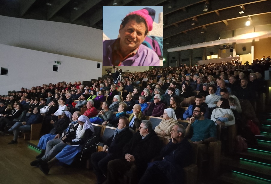 Pinzolo – Un teatro gremito per ricordare Faustino Pedretti, figura simbolo della Val Rendena