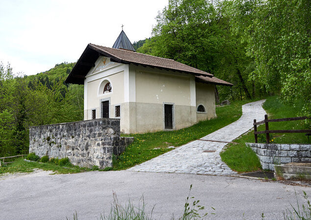 JAVRÈ  – LA COMUNITÀ VICINO ALLA SUA CHIESA DI SAN VALENTINO: un restauro che profuma di cura e memoria