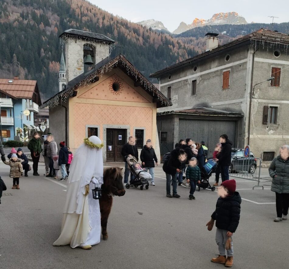 Grande festa per i bambini a Pinzolo: Santa Lucia arriva in paese con il suo pony