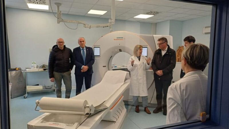 Ospedale di Tione, l’assessore Tonina incontra i dipendenti e inaugura la Tac