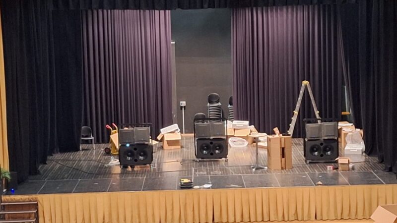 Quasi ultimati i lavori al nuovo impianto audio del cinema al Paladolomiti: proseguono gli interventi nei due Palacongressi di Pinzolo e Madonna di Campiglio