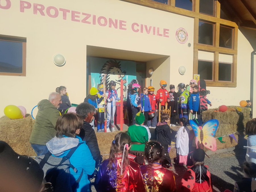 Porte di Rendena: Motociclista e struzzi vincono il carnevale