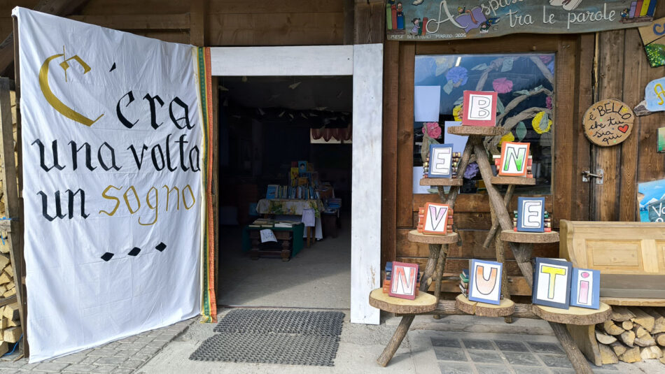 Giustino – «A spasso tra le parole»: libri, incontri con gli autori e solidarietà