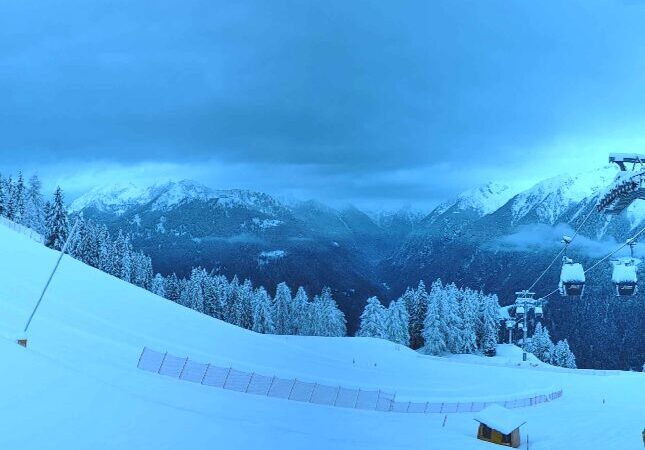 Skiarea Pinzolo: torna la neve anche in paese, al Doss quasi mezzo metro