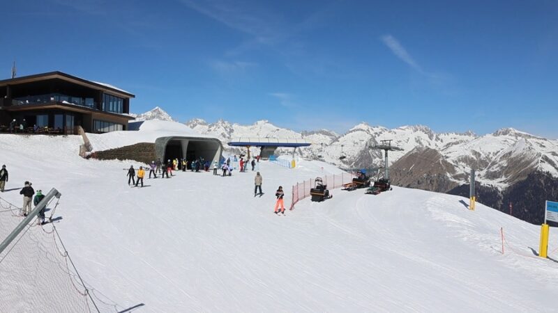 Skiarea Pinzolo: tanto sole dopo il forte vento che ha fermato gli impianti