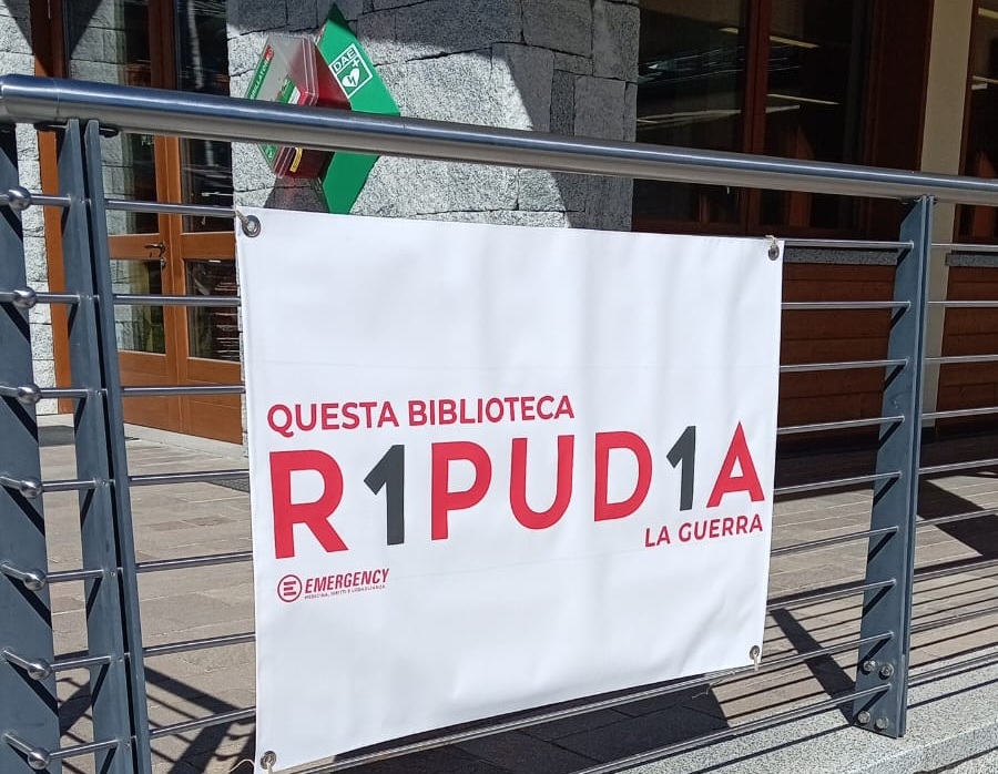 Pinzolo: “Questa biblioteca r1pud1a la guerra”