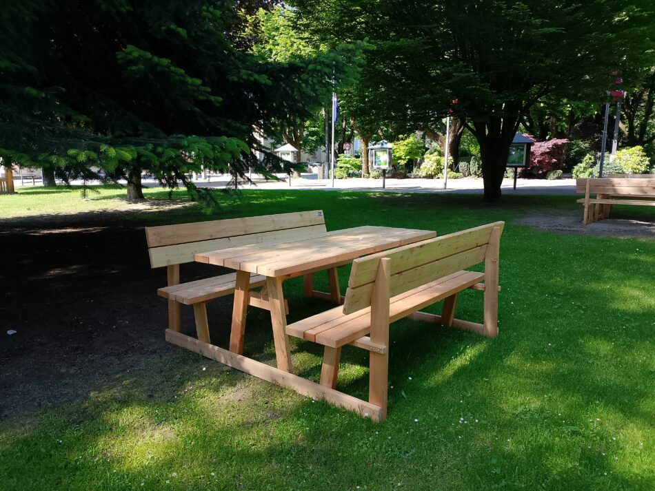 Nuove tavole da picnic nei parchi di Pinzolo