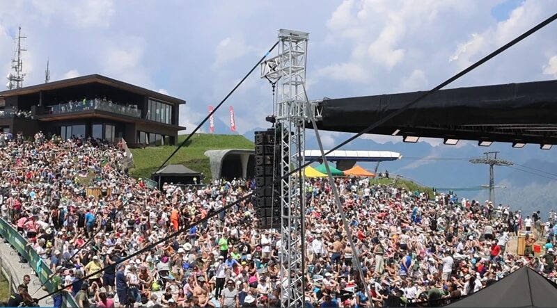 Mancano ormai pochi minuti all’attesissimo concerto di Elisa al Doss del Sabion