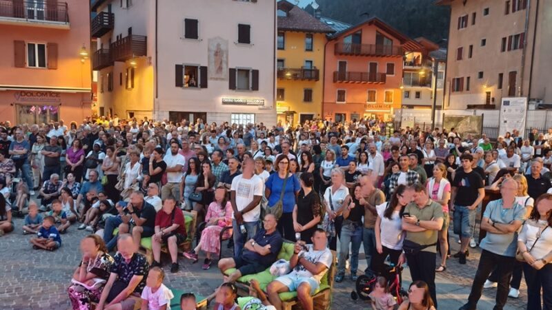 Pinzolo, Piazza Carera gremita per il The Rock Gospel Show: il Mountain Beat Festival si chiude tra musica ed emozioni