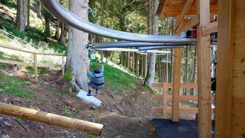 Pinzolo – Prà Rodont inaugura la nuova Zipline: da sabato 18 luglio si vola tra gli alberi. Tante novità per l’estate 2026 al Doss del Sabion