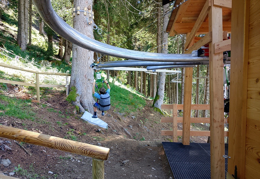 Pinzolo – Prà Rodont inaugura la nuova Zipline: da sabato 18 luglio si vola tra gli alberi. Tante novità per l’estate 2026 al Doss del Sabion