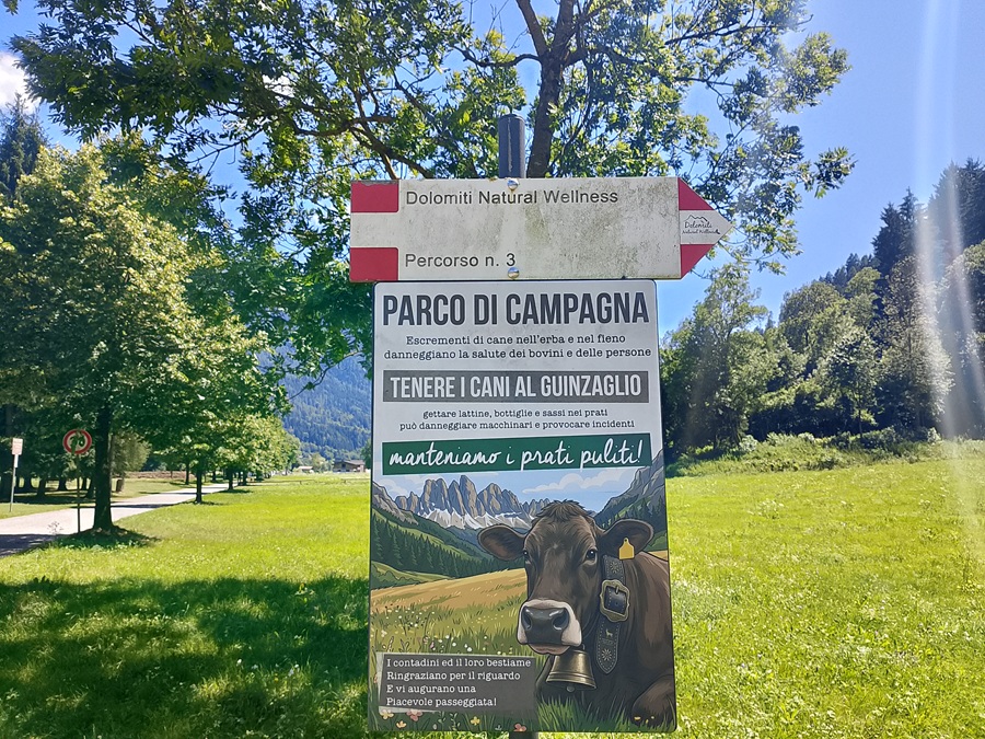 Nel Parco di Campagna di Caderzone Terme nuovi cartelli per promuovere il rispetto dei prati