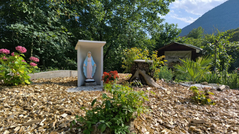 La Madonnina tra gli orti: un piccolo angolo di pace che invita a fermarsi