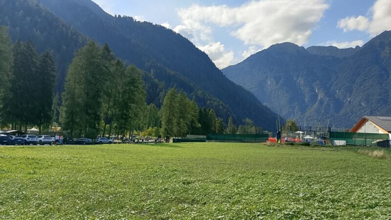 Sotto il prato verde si trova la galleria della Circonvallazione di Pinzolo