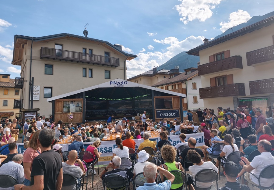 In piazza Carera 120 bambini imparano l’antica arte del formaggio
