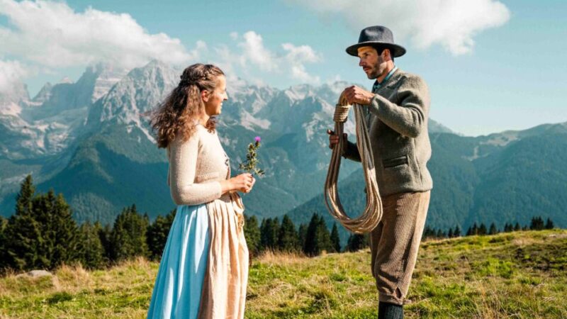 MADONNA DI CAMPIGLIO – Storia e tradizioni incontrano gli ospiti del terzo millennio: con il “Ballo delle Guide alpine”, la “Passeggiata con Sissi” e il “Compleanno dell’Imperatore”