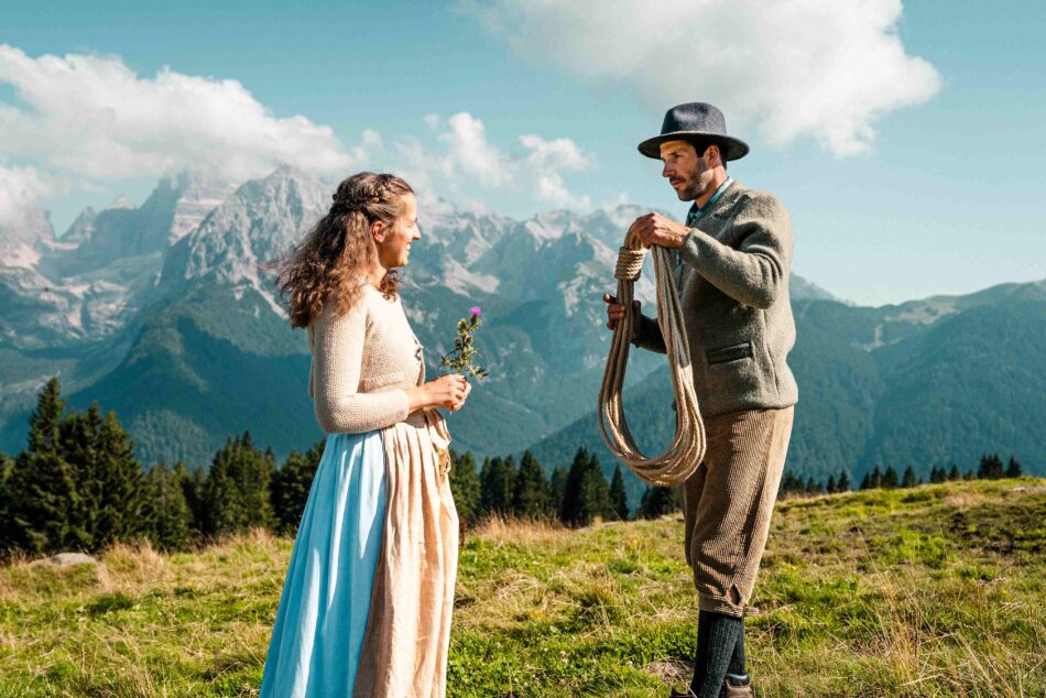 MADONNA DI CAMPIGLIO – Storia e tradizioni incontrano gli ospiti del terzo millennio: con il “Ballo delle Guide alpine”, la “Passeggiata con Sissi” e il “Compleanno dell’Imperatore”