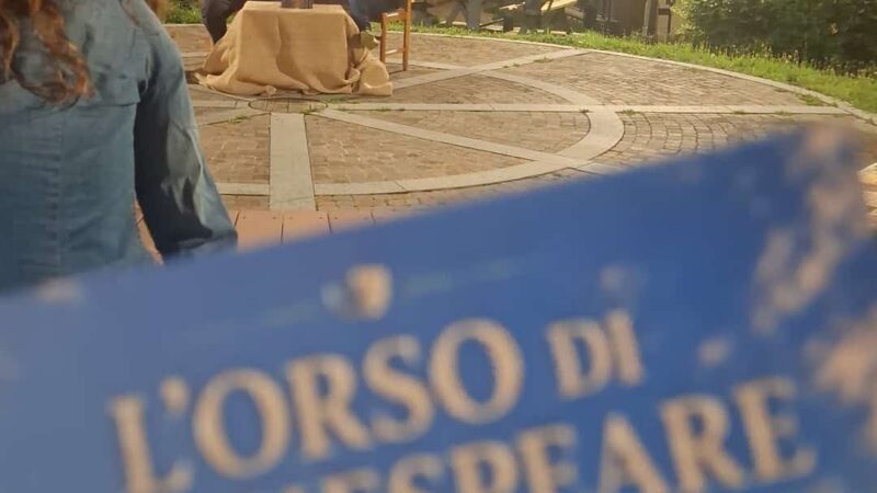 A Massimeno l’“Orso di Shakespeare”: un viaggio tra dubbi, fisica e montagna