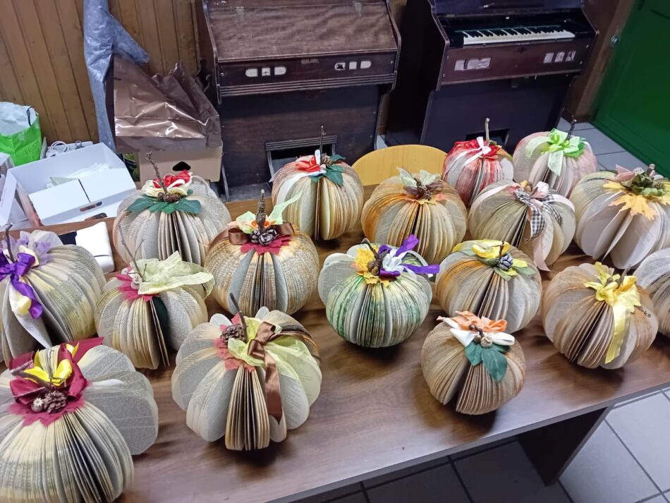 Pinzolo – Zucche e vecchi libri: le decorazioni per lo Spiedo di San Gerolamo