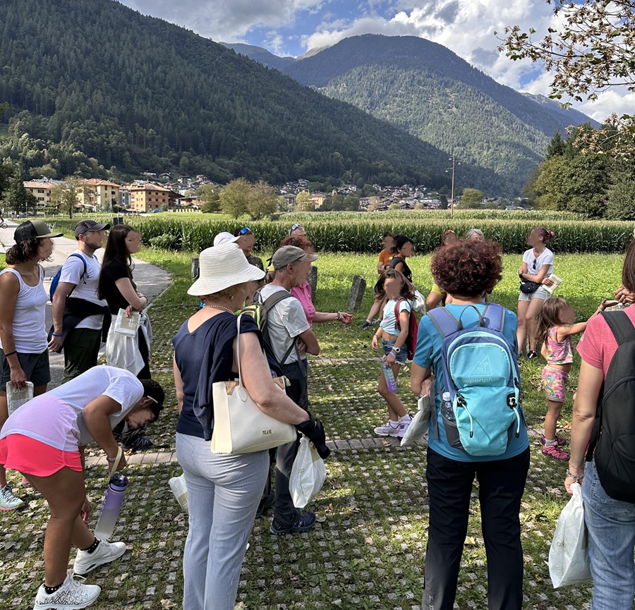 Giovenche di Rendena – A Darè, un pomeriggio dedicato alle erbe spontanee