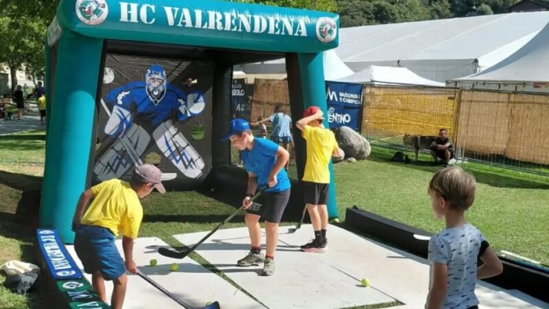 L’Hockey Club Val Rendena esce dal palaghiaccio: l’hockey arriva nei paesi
