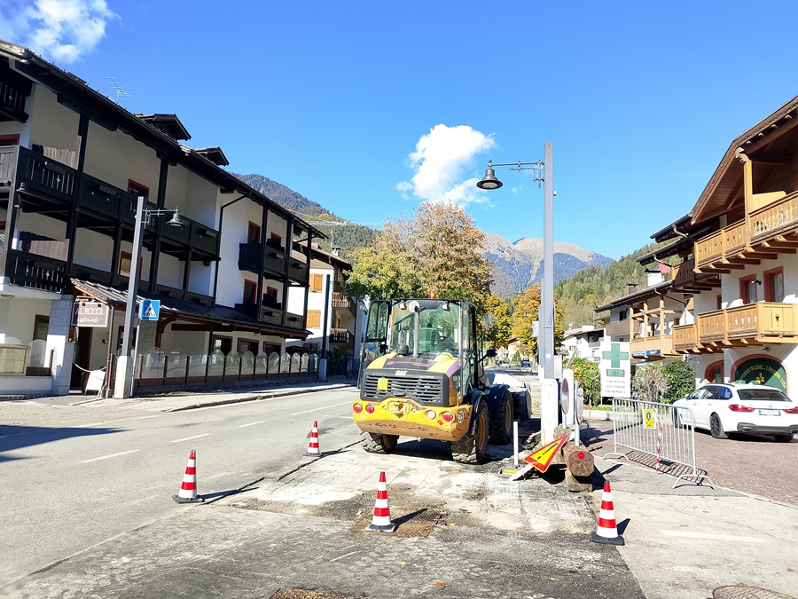 Pinzolo, asfaltature in corso: si completa la sistemazione di corso Trento e via Bolognini